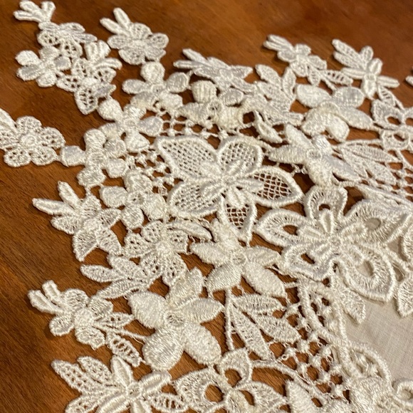 2 TWO beautiful hand made LACE doilies VINTAGE - Picture 4 of 16